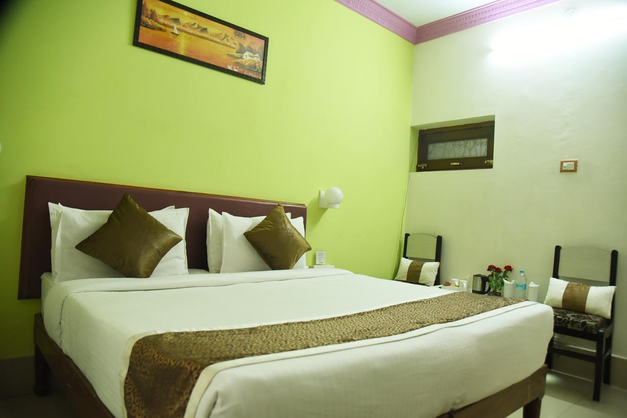 Rnb Select Vijay Delux Hotel Sultanpur  Exterior photo
