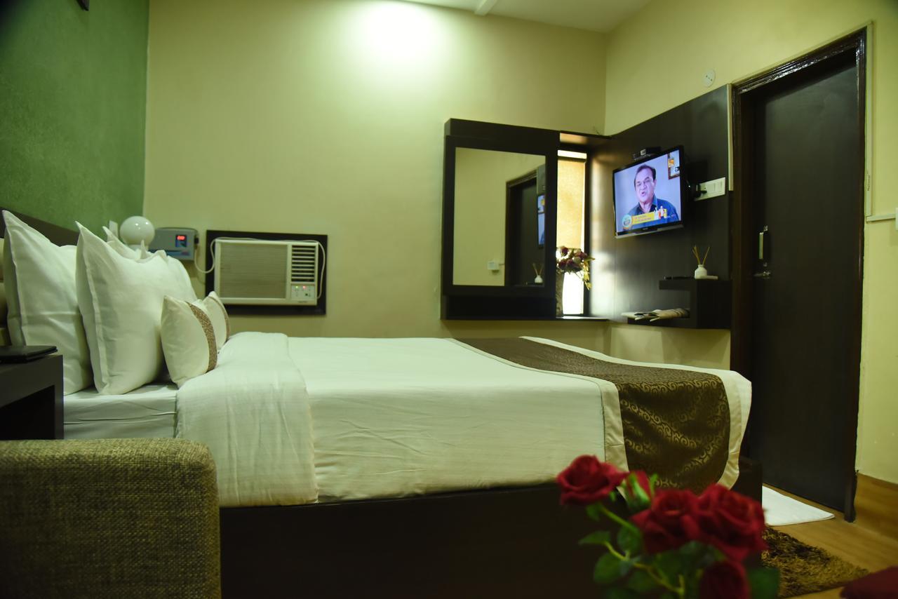 Rnb Select Vijay Delux Hotel Sultanpur  Exterior photo